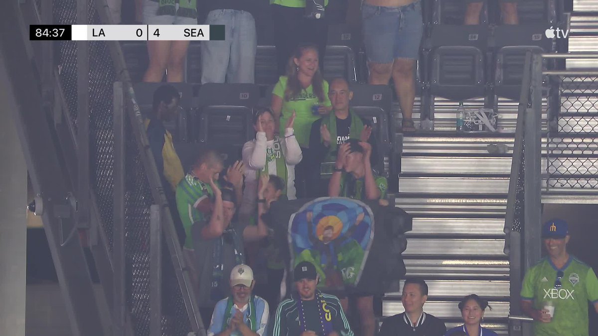 Welcome to MLS, Snyder Brunell! What a moment for the 18-year-old on his debut. 👏