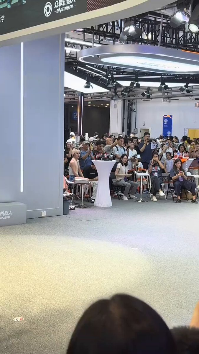 🔴Çin’in akıcı hareketlere sahip yeni geliştirdiği ZQ robotları sergilendi.