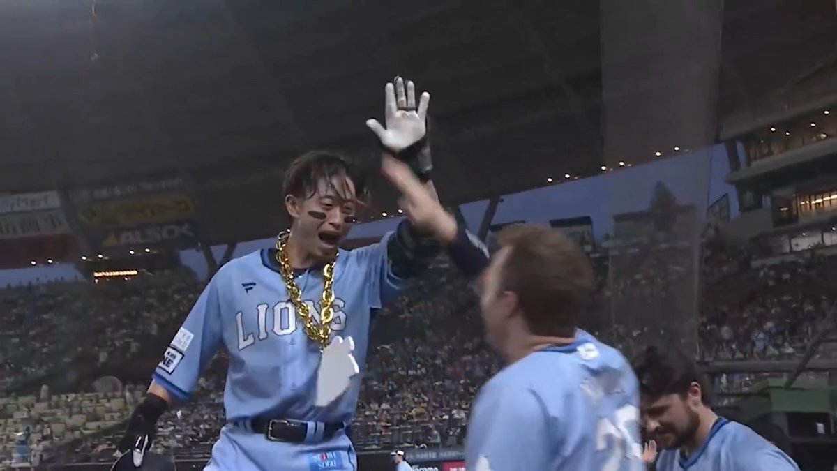 J.D.デービス選手につづく、#外崎修汰 選手のホームランで同点! 大きな放物線を描きレフトスタンドに飛び込みます! #埼玉西武ライオンズ #seibulions #ALLONE #ライオンズサマーブルー