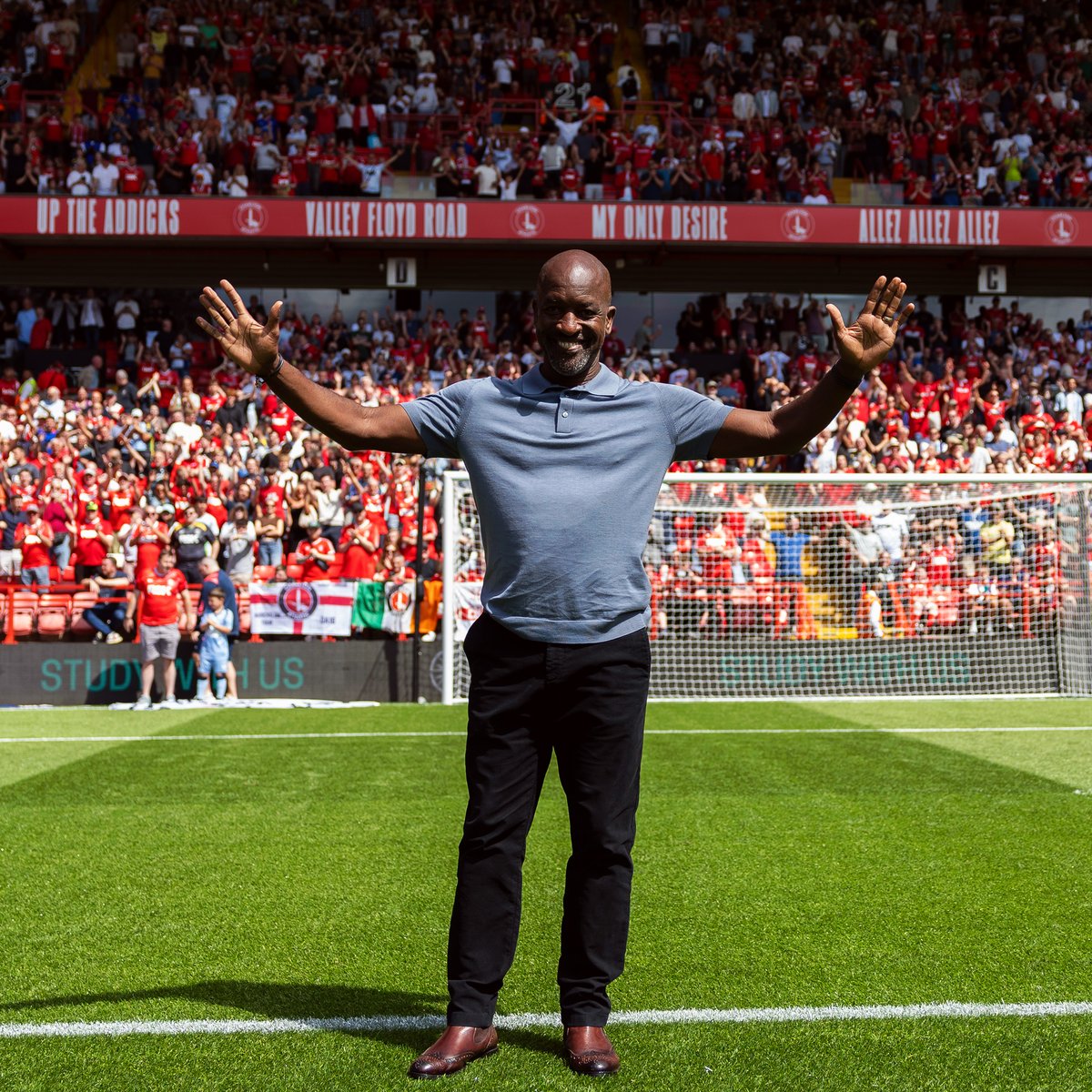 Things you love to see 🥰 So good to have Chris Powell MBE back at The Valley on Saturday! 🙌 #cafc