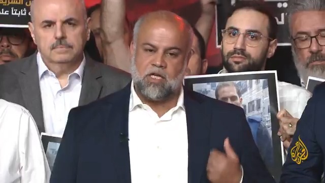 كلمة مدير مكتب #الجزيرة في غزة وائل الدحدوح في الوقفة التضامنية التي تنظمها شبكة الجزيرة الإعلامية تنديدا باغتيال الاحتلال الإسرائيلي طاقم الجزيرة في غزة #حرب_غزة #الأخبار