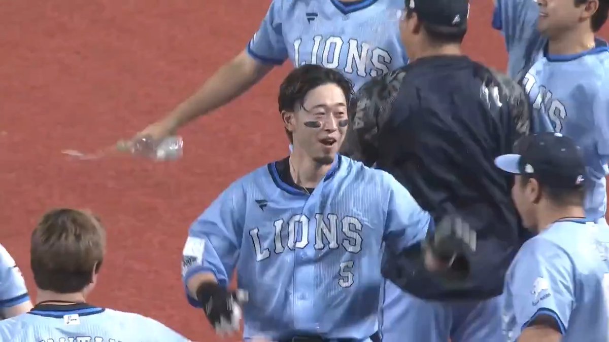 最後はやっぱりTONOSAKI🍎 埼玉西武 外崎修汰 選手のサヨナラタイムリーヒット👏 👇ライブ配信はこちら