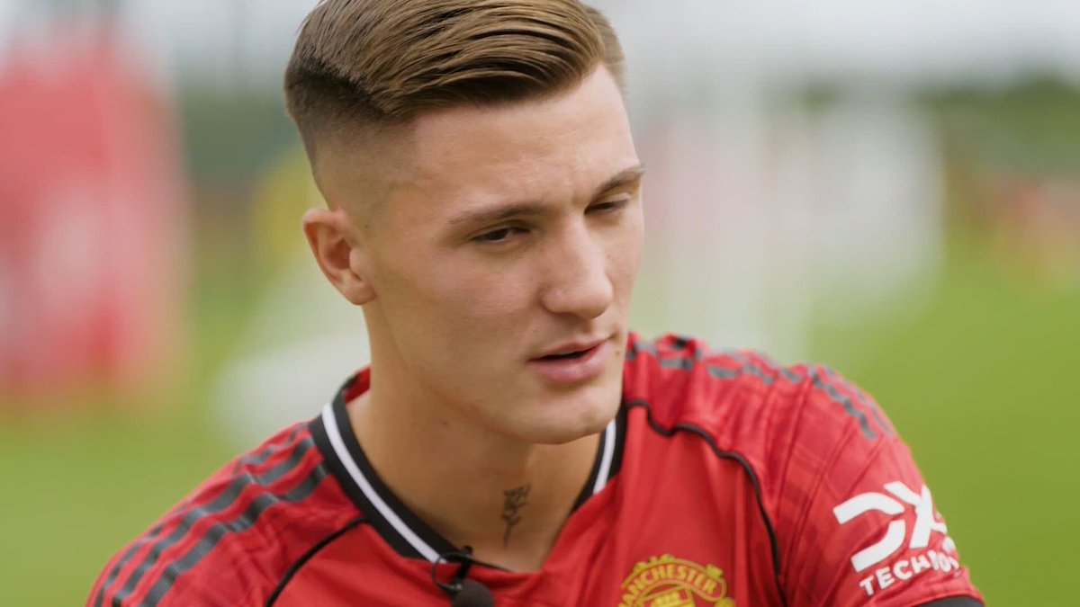 "Great guy, great coach!" 💬 Benjamin Sesko praises Manchester United head coach Ruben Amorim 🔴 [📷 - Manchester United]