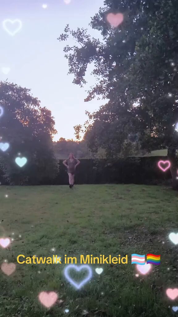 Das Leben von Janine! 😍😍😍 Möchte jemand ein Autogräääääm von Janine auf Instagräääääm oder TikTok? Sie wohnt bei mir im Ort( kein Scherz) und ich sehe Ihn/Sie/Es/Egal regelmäßig! 🥳 Ich leite eure Anfragen gern weiter....😵‍💫 Mmmmmwahhhh.. 💋💋💋💋💋💋💋💋💋💋💋 #Catwalk