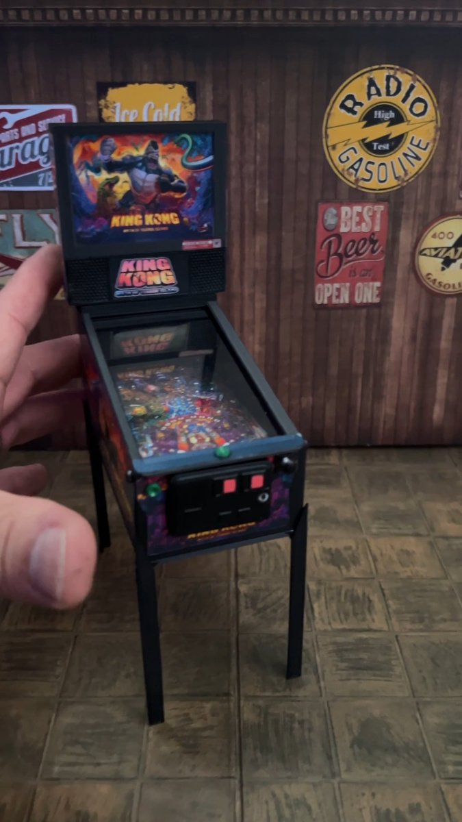 🚨AWESOME GIVEAWAY ALERT 🚨 Artist Josh Carrillo put together something REALLY special for our community. Just like the real King Kong: Myth of Terror Island, this 1:12 scale replica was put together by hand and even features light up effects! This is 1 of 1, so only one lucky individual will walk away with this! Drop a reply on this tweet and we'll select a random winner from one of our social profiles. Good luck! 🍌🦍