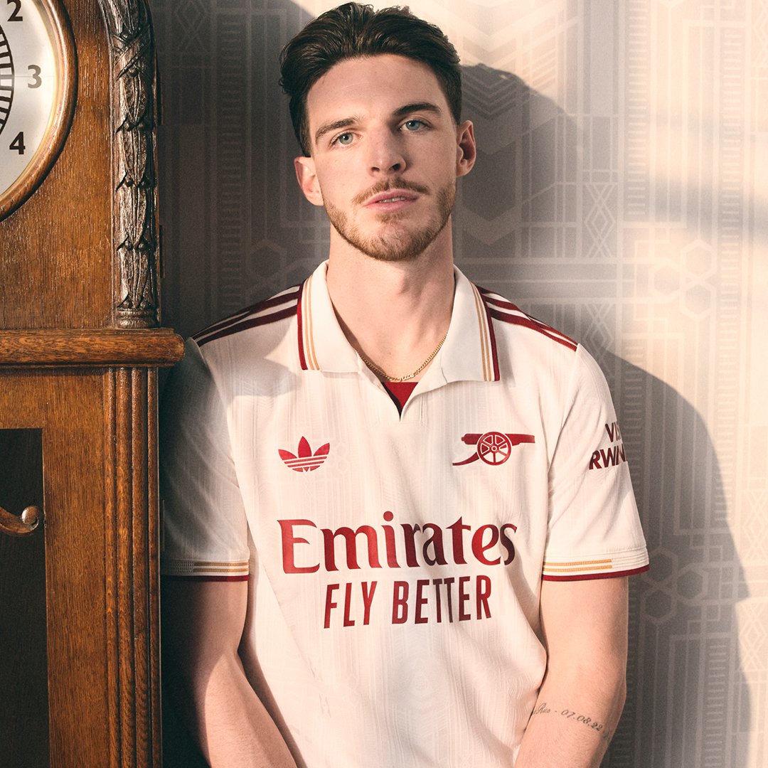 The perfect fit for Dec 👌 Shop our third kit on Arsenal Direct 👇