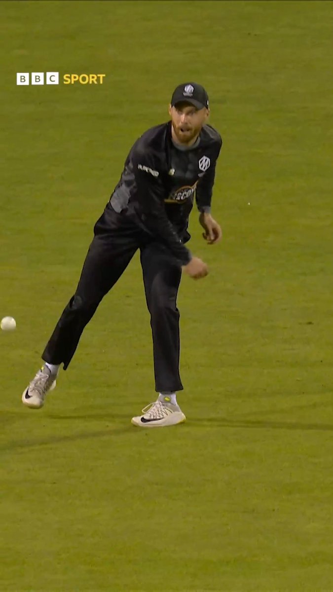 It's not often you do something that just has the commentators burst out laughing. 😅 Phil Salt - entertaining with the bat and in the field!