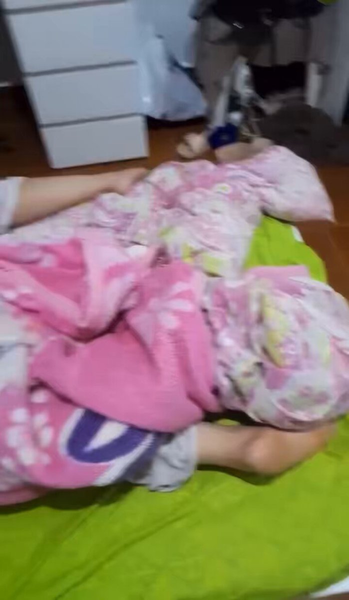 شرايكم بدوث اختة سلمى الاردنية 😈🔥🔥 حلبته وديثته على اختة لين جلس يخرخر ورسلي صورها الشرموطة 🍑😈🔥 تبي احلبك على محارمك نفس الديوث ذا تعال خاص بصورهم بخليك تشم كلوتات محارمك يالفاجر شرفك تحت 🍆🍆 اذا انت حق سواليف لاتجي خاص وتعب نفسك على الفاضي اثبت بصور مديثتك 😮‍💨👊🏻👊🏻