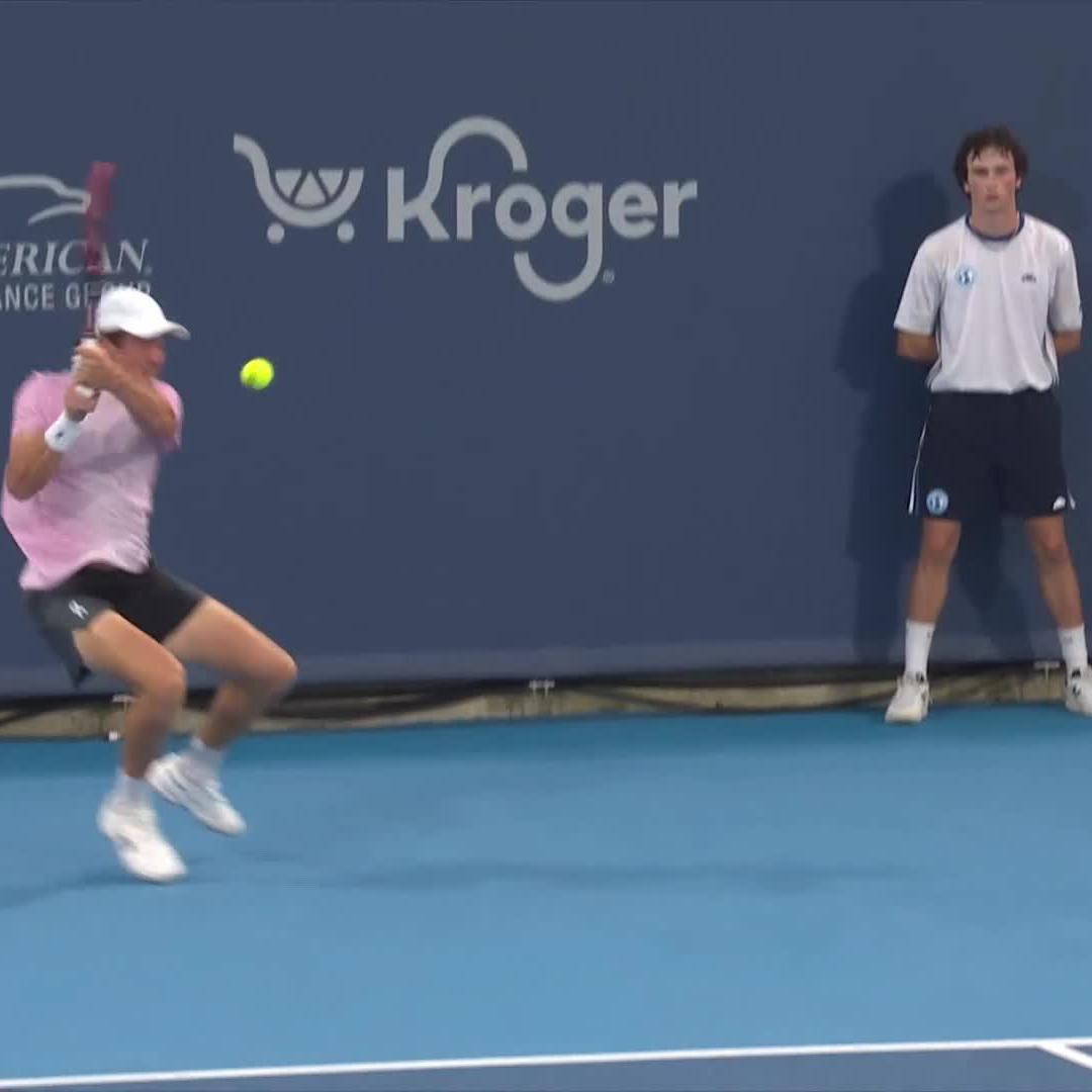 A jolt from Joao 🙌 Fonseca torques the backhand past Atmane #CincyTennis