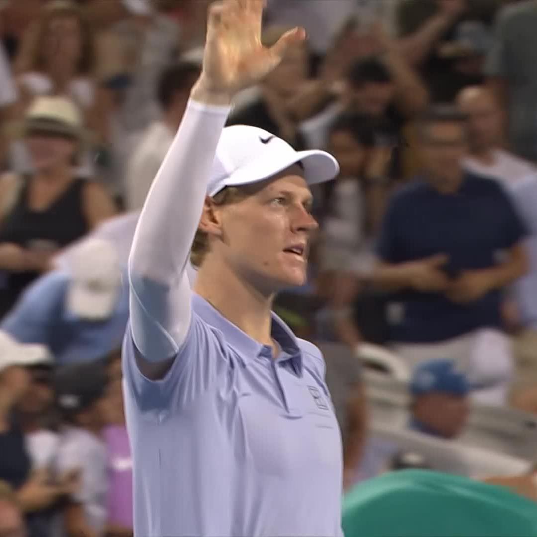 Quando vinci non giocando al tuo meglio contro un servebottaro, significa che ti chiami Jannik Sinner, sei furioso con te stesso e torni immediatamente in campo a sparare prime per scaricare la rabbia. Ecco perché sei il numero 1! #Sinner #CincyTennis
