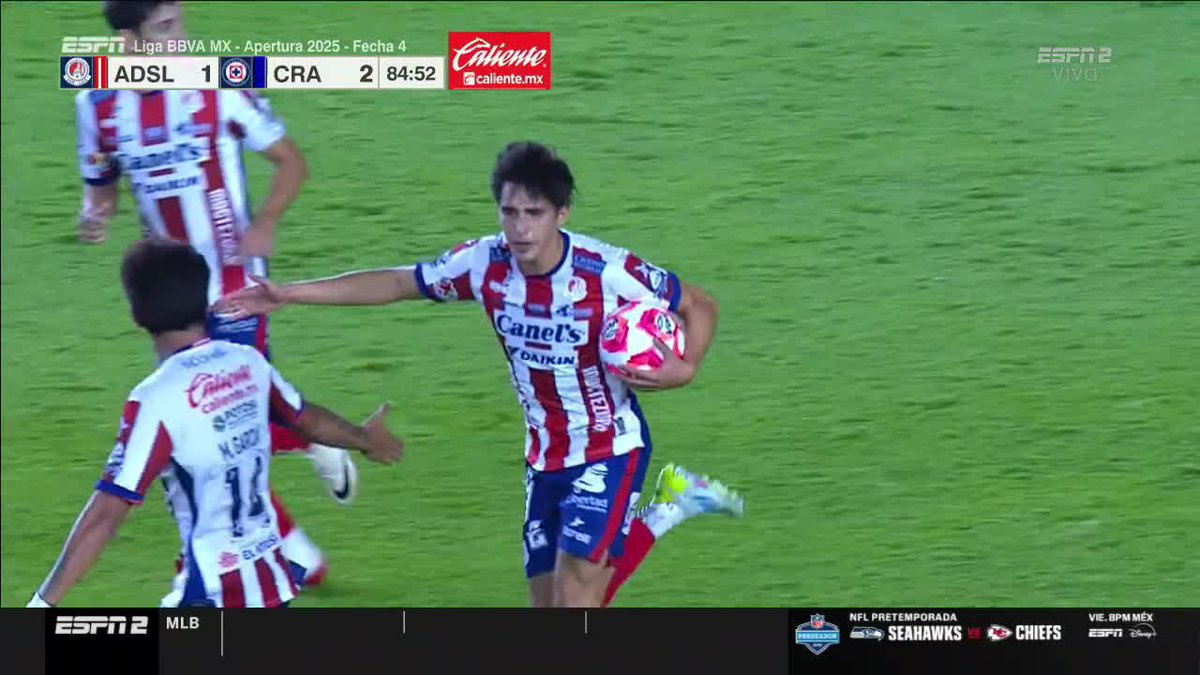 #CruzAzul Muy rigorista decir que hay un nuevo error de Kevin Mier. La realidad es que en su mejor momento, este no hubiera sido gol. El colombiano ha bajado mucho su nivel, como el resto de los jugadores.