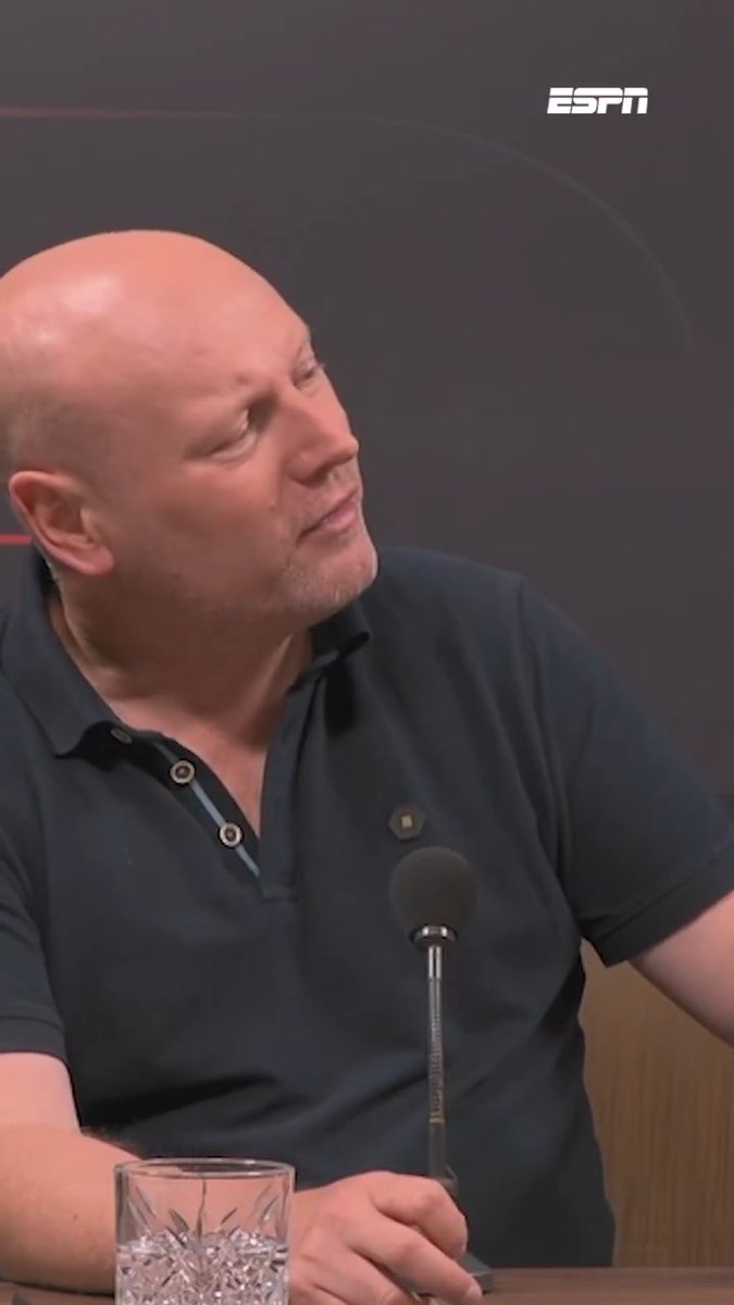 De slotfase van vorig seizoen had volgens Maarten Wijffels een stuk anders gelopen met John Heitinga aan het roer bij Ajax. “Dan hadden ze zo naar de titel gelopen”