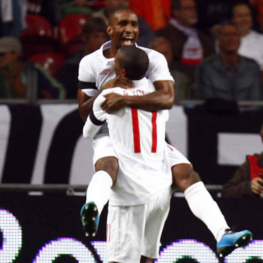 Two for Jermain Defoe OBE ✌️ #OnThisDay in 2009, the #ThreeLions came back from 2-0 down to draw 2-2 with the Netherlands in Amsterdam 💪