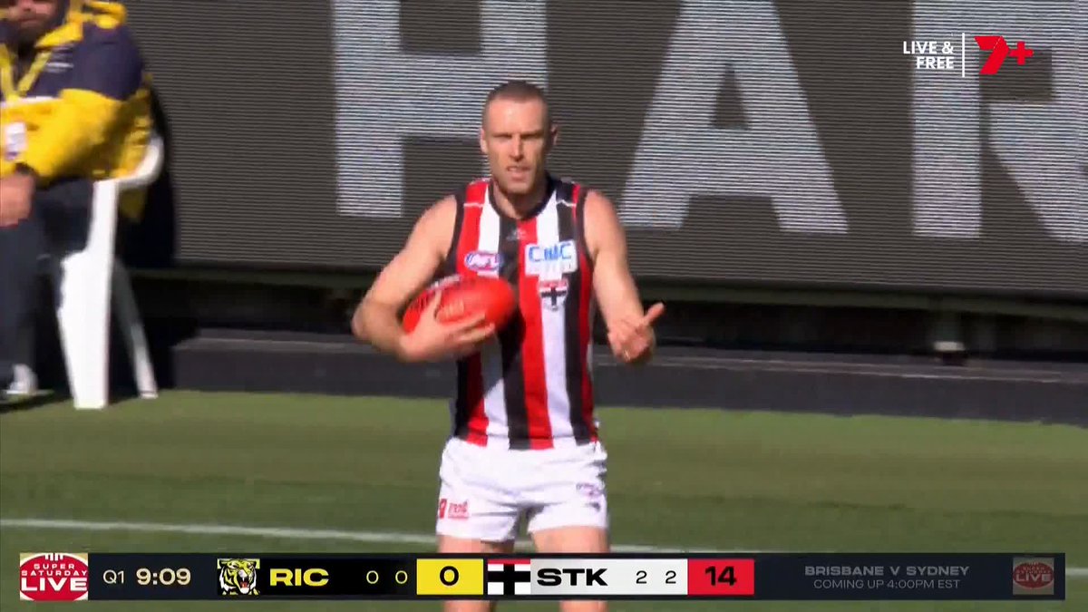 "The easiest way to get Nas out of that football club is [playing] football like that." Luke Hodge on the Sideways Saints 😴