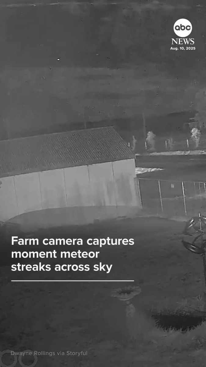 A meteor streaking across the night sky was caught on a farm's security camera in Victoria, Australia.