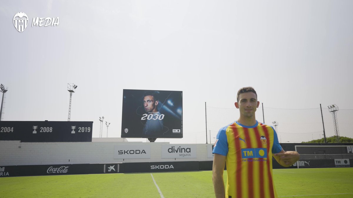 💬 César Tárrega Requeni: "Es un sueño para mí seguir vinculado por más años al Valencia CF" 🎙️ Primeras declaraciones del central valencianista tras su renovación #ADNVCF 🦇