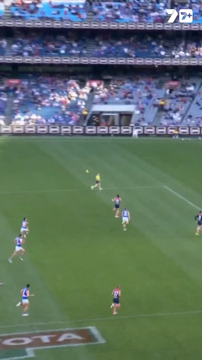 "That's a person who's worried about his own stats." 🗣️ Luke Hodge on Christian Petracca's body language after a Kozzy Pickett goal