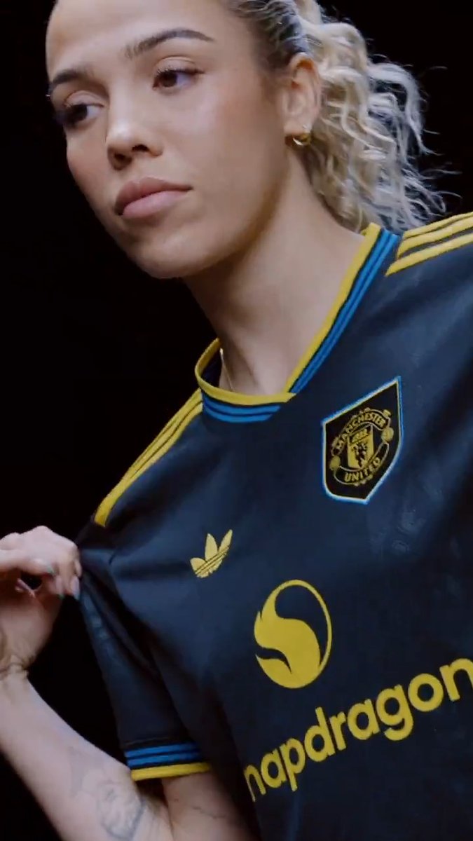 Behind the scenes of our 2025/26 ​⁠@adidasFootball third-kit shoot 👀🎬