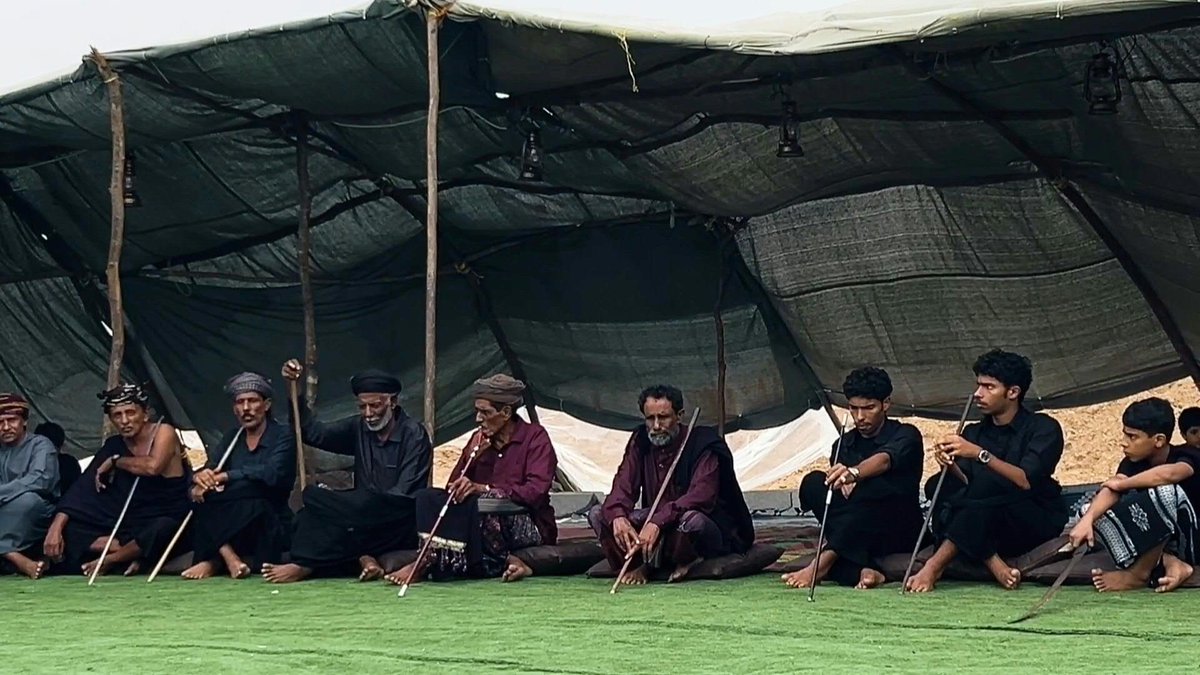 🇴🇲 VIDEO: Poetry helps Omanis preserve an ancient language> Against the backdrop of southern Oman's lush mountains, men in traditional attire chant poems in Jibbali, also known as Shehri -- an ancient language used by just two percent of the population.