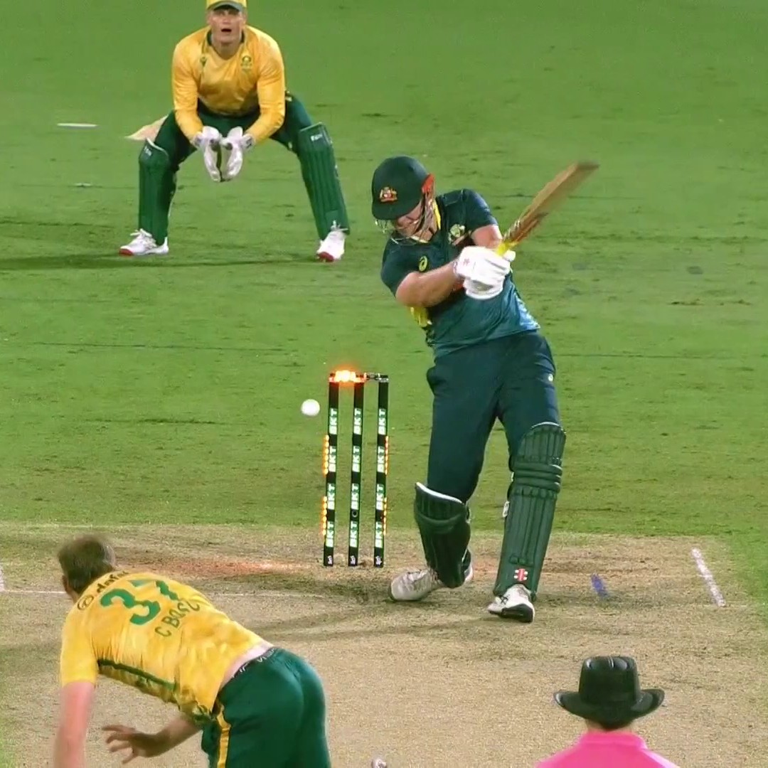 How's this happened?! 🤯 Corbin Bosch bowls to Mitch Owen, and hits the stumps, but the bails stay put! ❌ 📺 TNT Sports & discovery+