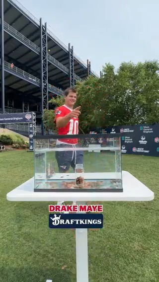 It's much harder than it looks 🤣 DraftKings | #NEPats