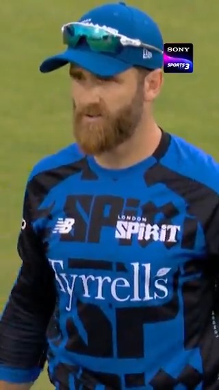 A SPLENDID CATCH BY KANE WILLIAMSON. 🤯👏