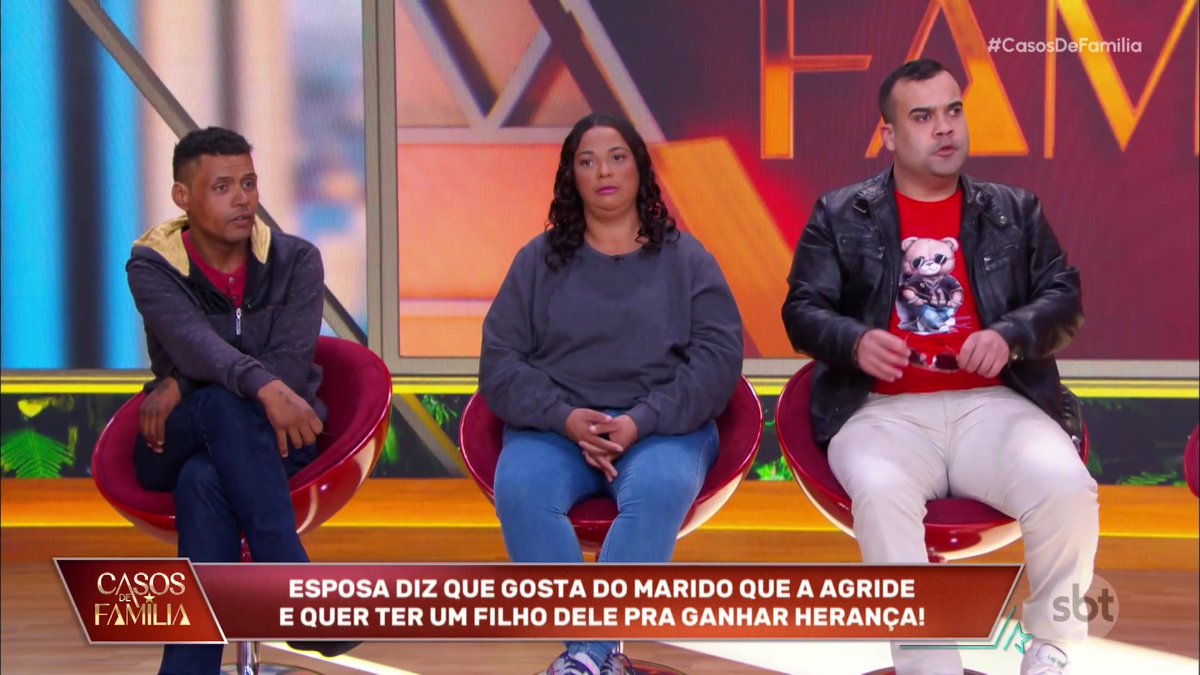 Os seguranças precisaram entrar no palco! O valentão chegou causando e ainda ofendeu a Christina #Casosdefamilia