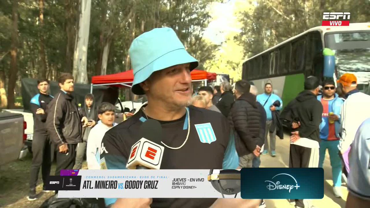 ¡MARTIRENA MÁS LOCAL QUE NUNCA! Los amigos del uruguayo de Racing presentes para apoyar esta noche a la Academia ante Peñarol por CONMEBOL #Libertadores. ▶️ Mirá #ESPNFútbol3 en el Plan Premium de #DisneyPlus