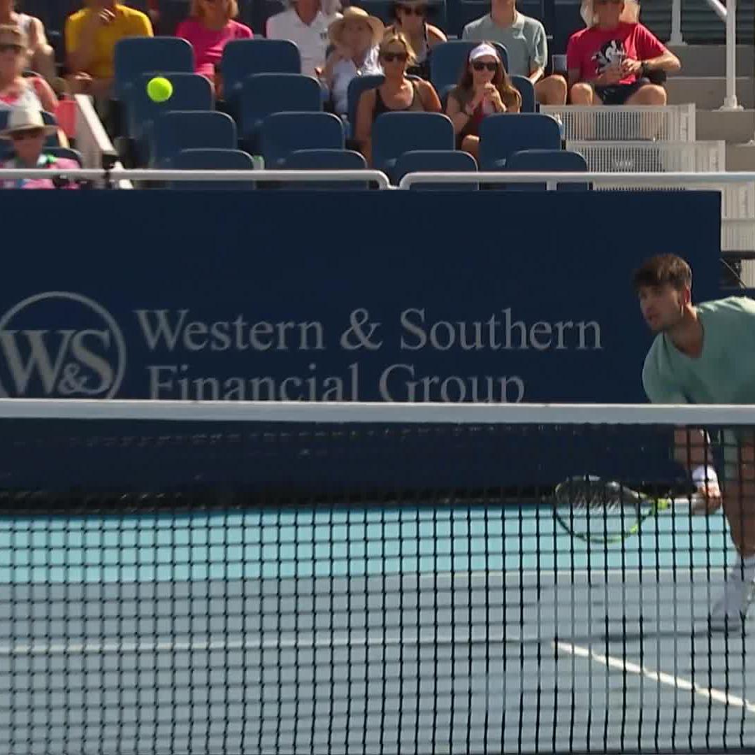 That dropper 🔥 The signature feathery forehand of Carlos Alcaraz #CincyTennis