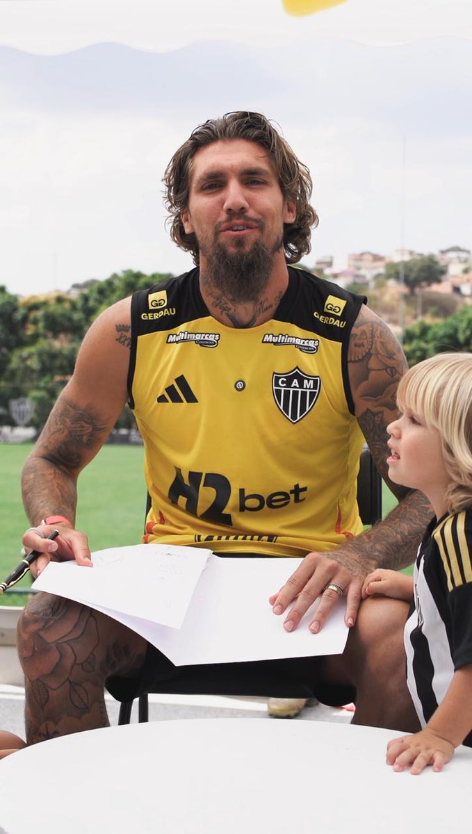 ✍🏼 RENOVADO! 🦍🇧🇷 Novo contrato assinado: o vínculo do zagueirão com o Galo agora vai até dezembro de 2029. Vamos juntos em busca de grandes conquistas, Lyanco! 💪🏽🏴🏳️