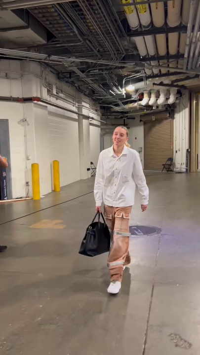 Paige Bueckers is in the house 🔥 📺 Wings-Fever on ESPN/ESPN+ at 7:30 PM ET