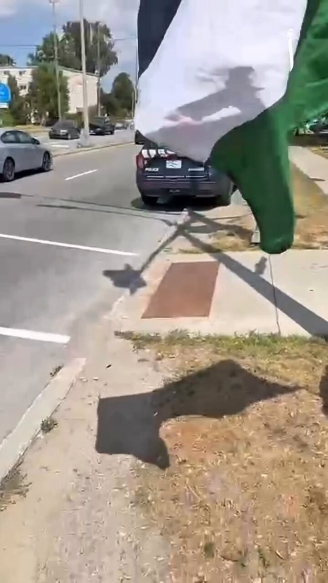 Ottawa police in service of the fascist state of Israel. Can you believe THREE Ottawa police officers show up to harass a member of the public simply for holding a Palestinian flag!!!