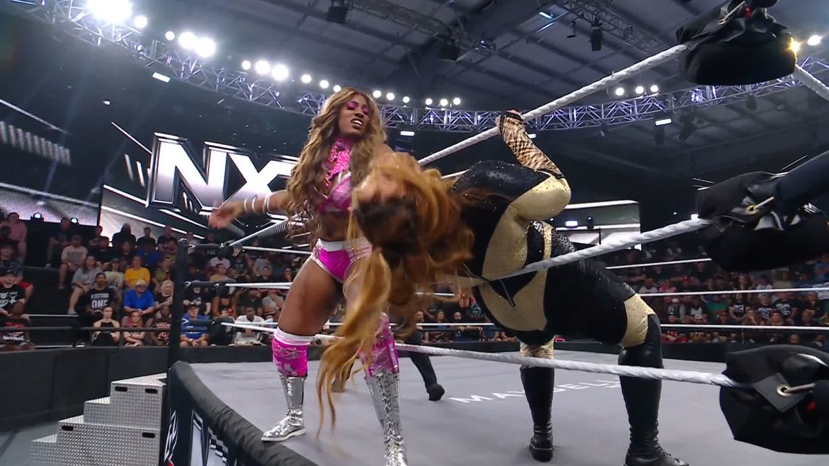 .Lash Legend is taking it to Nia Jax early 😤