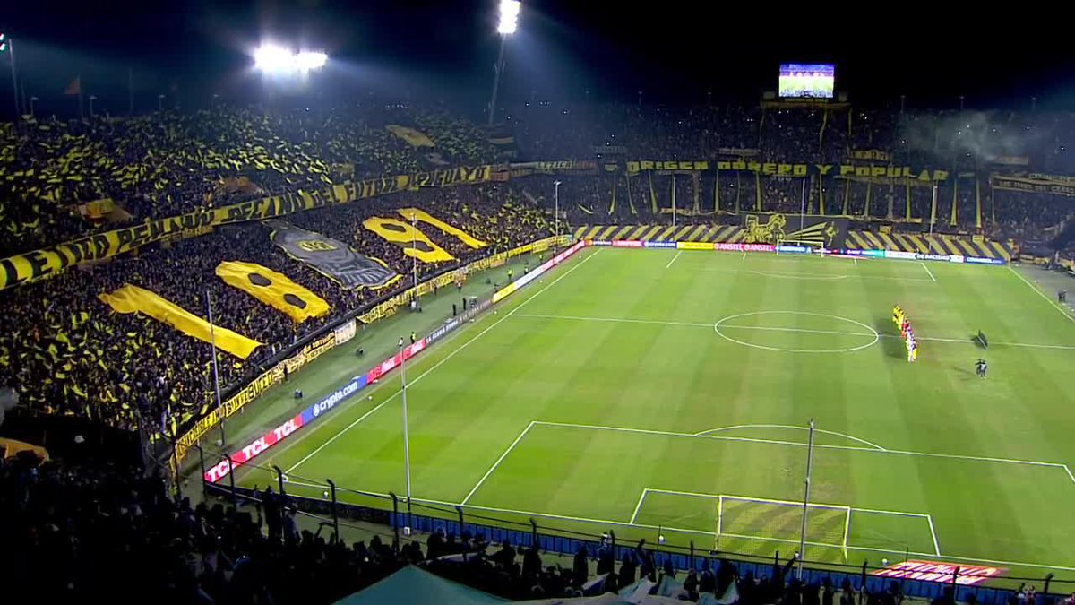 “Recibimiento” Por el tremendo recibimiento de la hinchada de Peñarol hoy contra Racing, se viene fiesta en el Campeón del Siglo con las dos hinchadas.