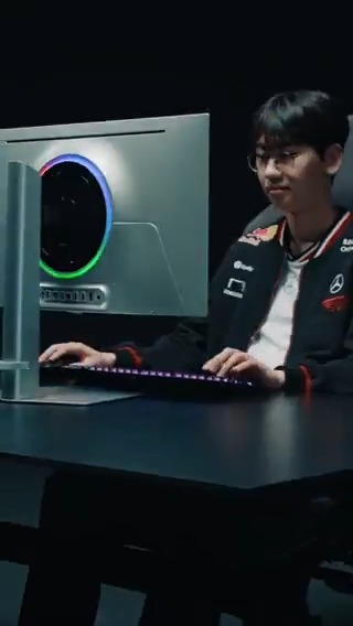#Hiss tries to speed everything up but ‘Doran’ enjoys what the world's 1st 500Hz OLED monitor offers! Discover more at #TogetherAs1 #T1 #BEATPELLAHOUSE #TeamOdyssey #OLED #GamingMonitor #OLEDTV #Gaming #TeamSamsungTV