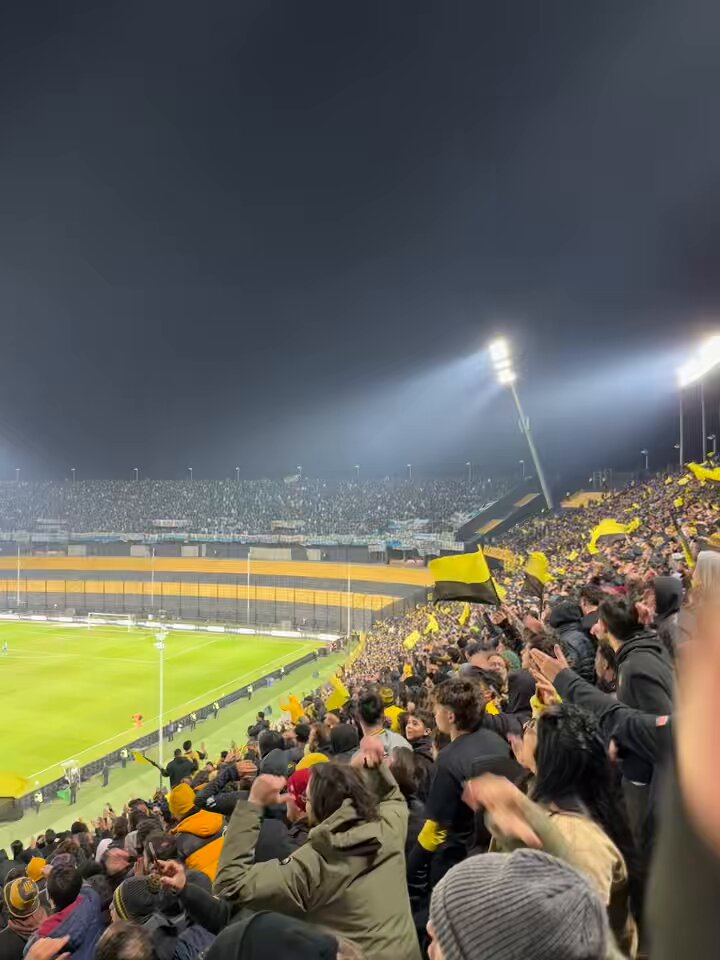 Pero Peñarol es más grande que racing.
