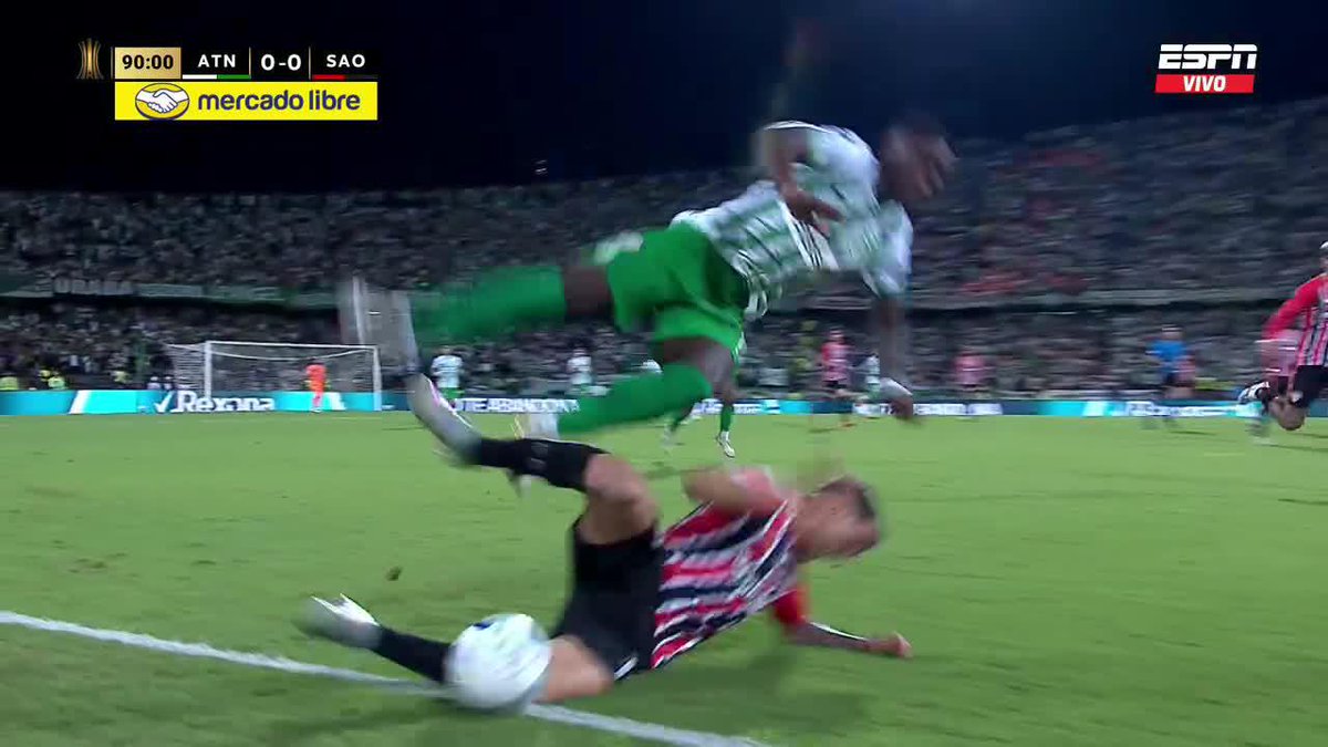 ⚔️🇦🇷 EL CRUCE DE ENZO DÍAZ ante Marino Hinestroza en Atlético Nacional vs. São Paulo por la Copa Libertadores.