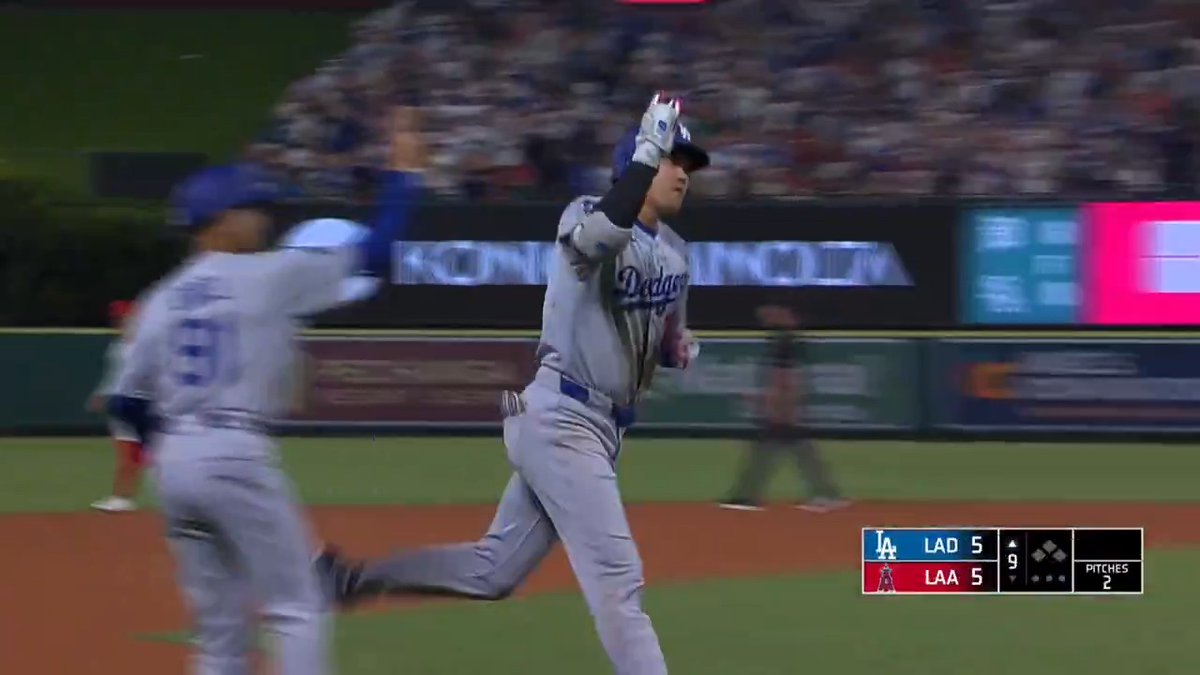 SHOHEI OHTANI GO-AHEAD HOME RUN TO GIVE THE DODGERS A 6-5 LEAD OVER THE ANGELS IN THE 9TH INNING 🚨 Ohtani hit into a triple play earlier and took it personal. The best player to grace a baseball field.