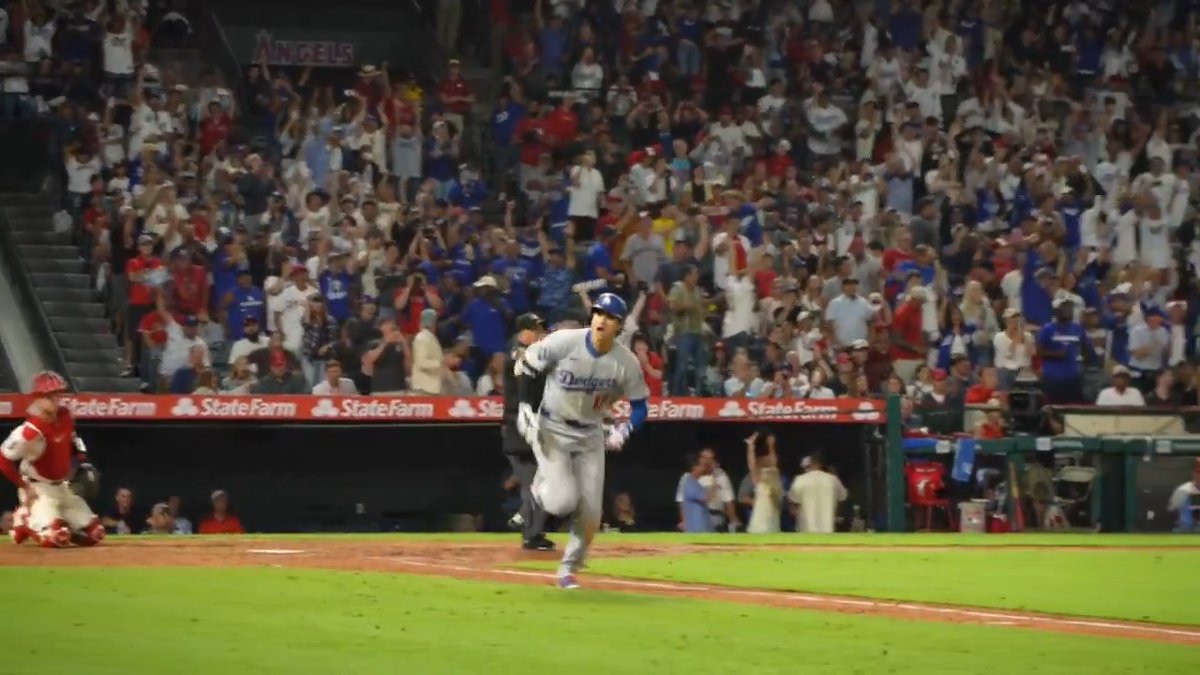 MLB最新WARランキング ナ・リーグ 【fWAR】 1位:大谷翔平 6.6 2位:PCA 5.4 3位:スキーンズ4.7 4位:タティスjr 4.7 5位:トレイ・ターナー4.6 【rWAR】 1位:大谷翔平 6.0 1位:サンチェス6.0 3位:PCA 5.9 4位:スキーンズ 5.7 5位:ウィーラー5.1 🎥MLB Español #大谷翔平