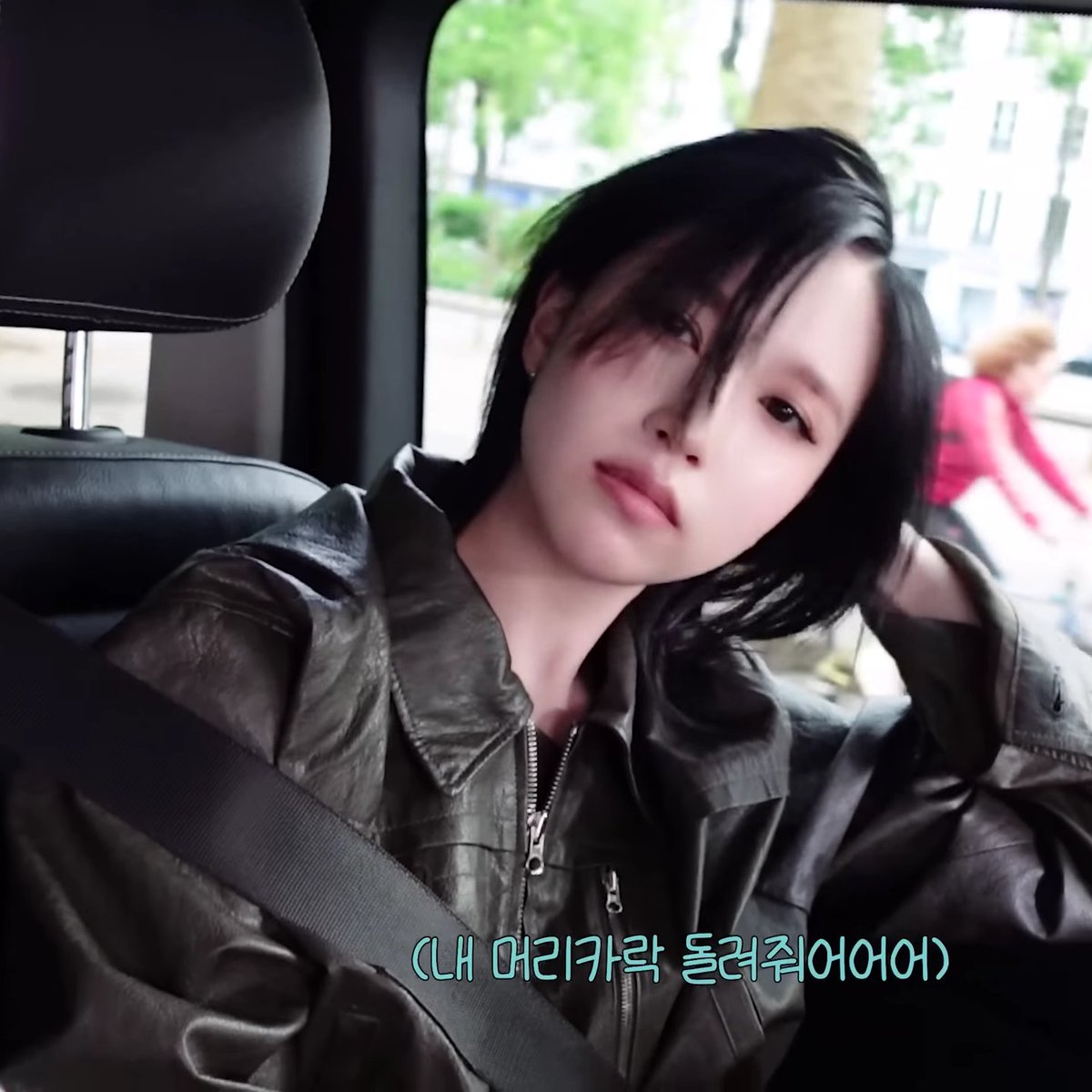 SHORT HAIR MINA IN A LEATHER JACKET