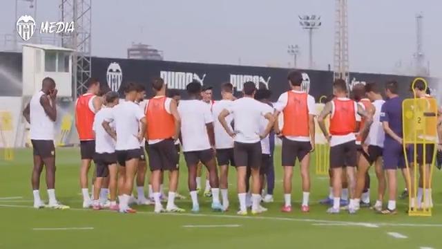 Seguimos trabajando para preparar el #ValenciaRealSociedad 💪 #ADNVCF 🦇