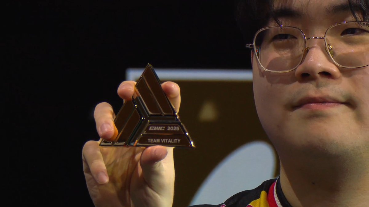 And here falls the last club of top 3, Team Vitality 🐝 is also out of TFT at EWC 25.