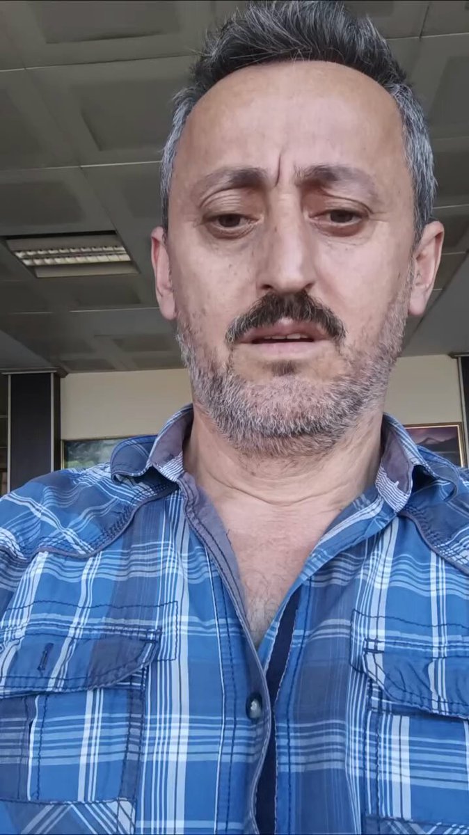 Ne kadar uzakta ya da yakında AKP'li varsa, lütfen benimle muhatap olmasın. Çünkü size herhangi bir konuda bir şey anlatmanın mümkün olmadığını düşünüyorum.😀