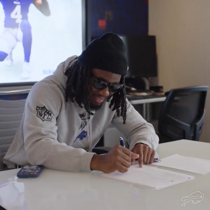 James Cook getting emotional while signing his contract 🥹 #BillsMafia