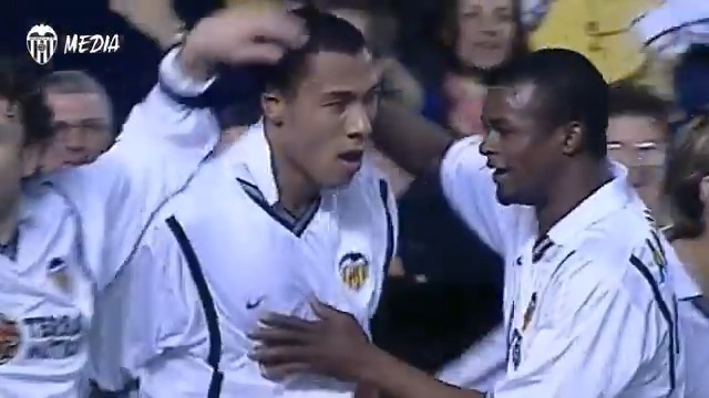 🔙 #ValenciaRealSociedad John Carew 🇳🇴⚽ #ADNVCF 🦇