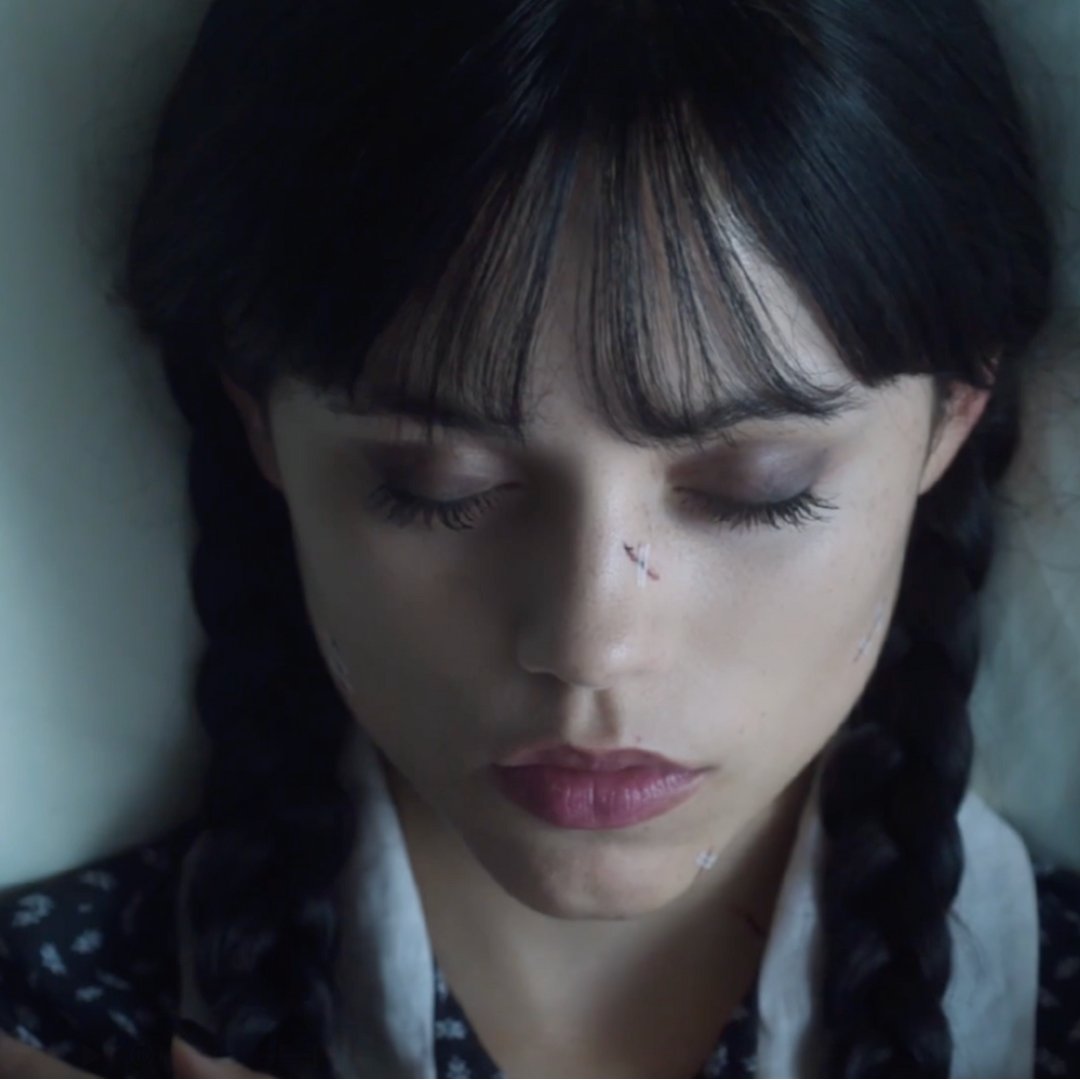 Si tienes suerte, el pasado volverá para atormentarte. #MiércolesNetflix #WednesdayNetflix