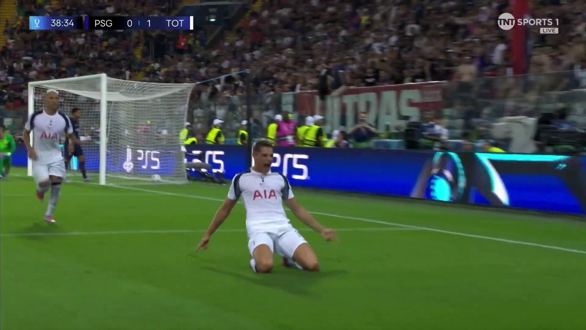 TOTTENHAM LEAD PSG 🎯 Micky van de Ven converts from close range following an impressive save from Lucas Chevalier 📺 TNT Sports &amp; discovery+ UK