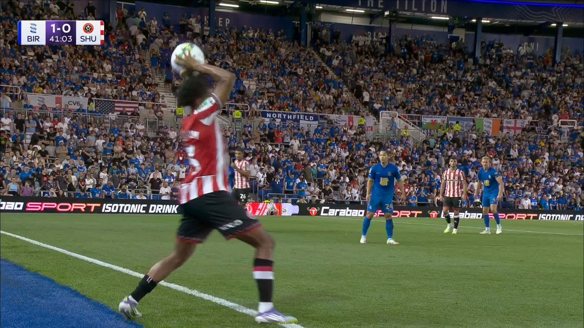 Sasnauskas gives the ball away again for Sheffield United, but Kyogo miscues his finish 😳