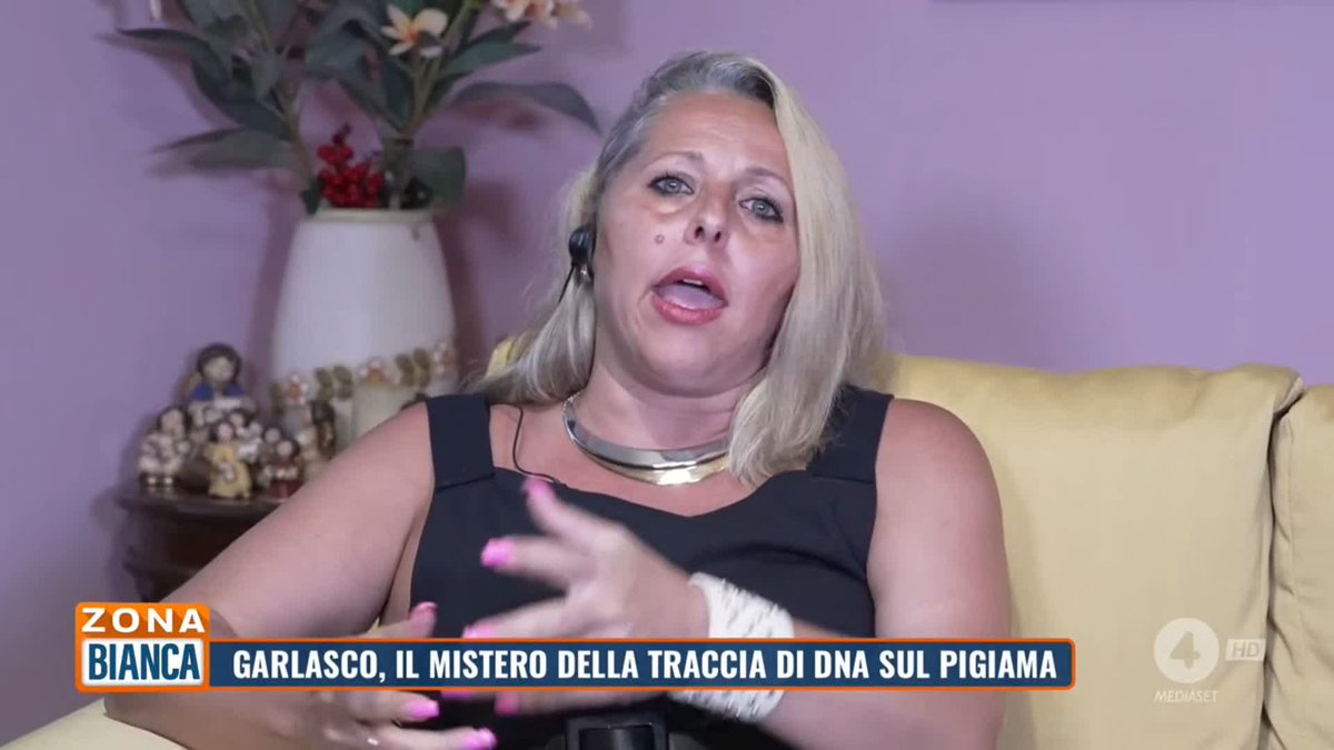 Garlasco, il mistero della traccia di Dna sul pigiama A #zonabianca il confronto tra la giornalista Rita Cavallaro e la giornalista Ilaria Cavo