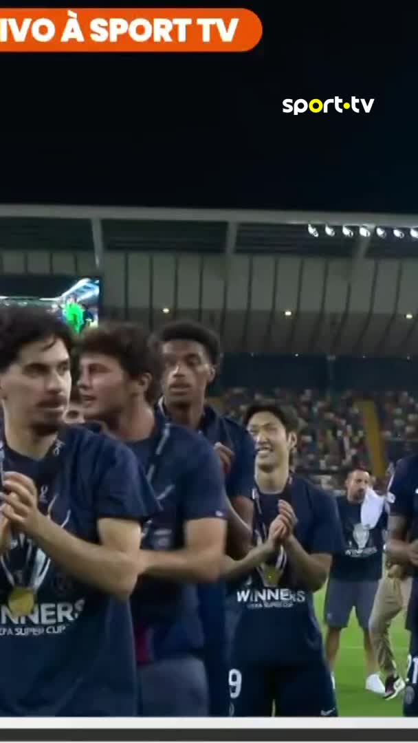 not eles a puxar o cabelo ao joão neves 😭😭😭